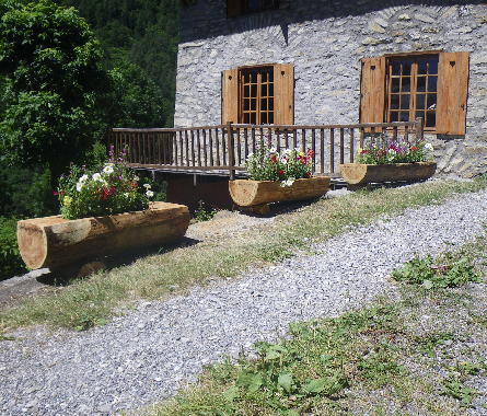 Jardinière délimitant le haut d'un muret