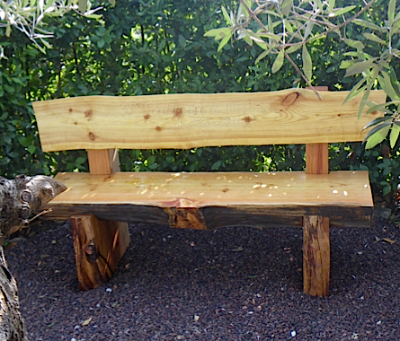 banc en mélèze sur la cote d'azur