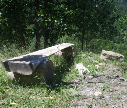 Un banc faisant couvercle pour fontaine