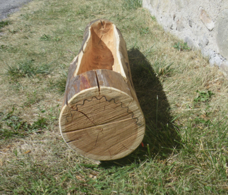 Un feuillard est embouti aux extrÃ©mitÃ©es